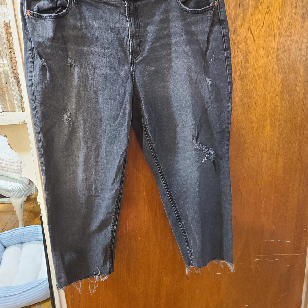 Old Navy Black Ankle Cropped Jeans with Frayed Hem